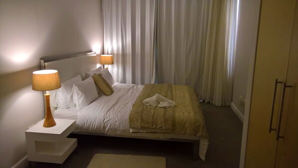 2 bedrooms, Egyptian cotton sheets, premium bedding, down duvets