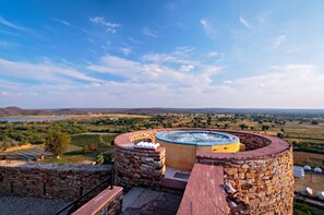 Outdoor spa tub - Ramathra Fort (Sapotra)