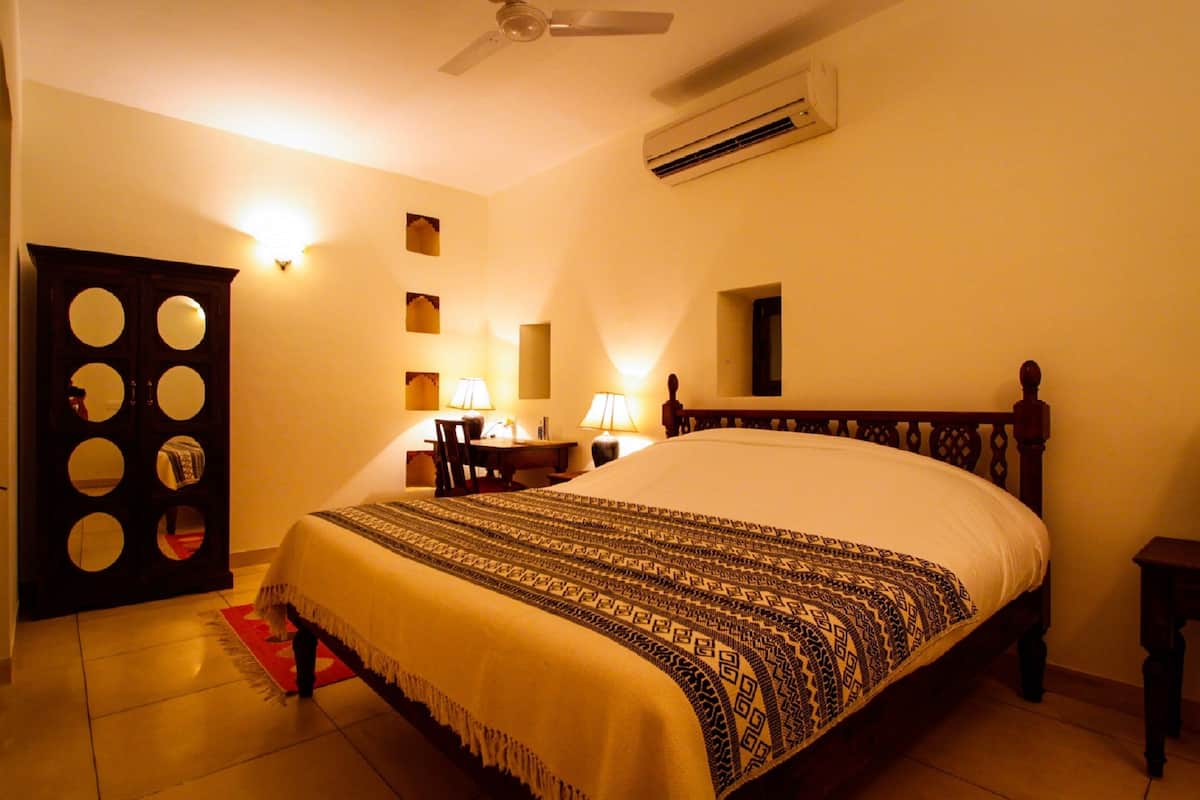 Deluxe Room, 1 King Bed, Valley View | 1 bedroom, Egyptian cotton sheets, premium bedding, desk