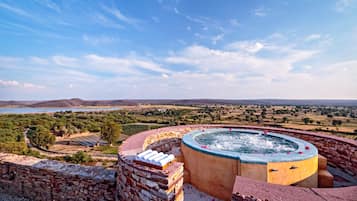 Luxury Suite, 1 King Bed, Valley View | Outdoor spa tub
