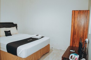 Premium Double Room | Free WiFi, bed sheets - DS Residences Layur (Semarang)