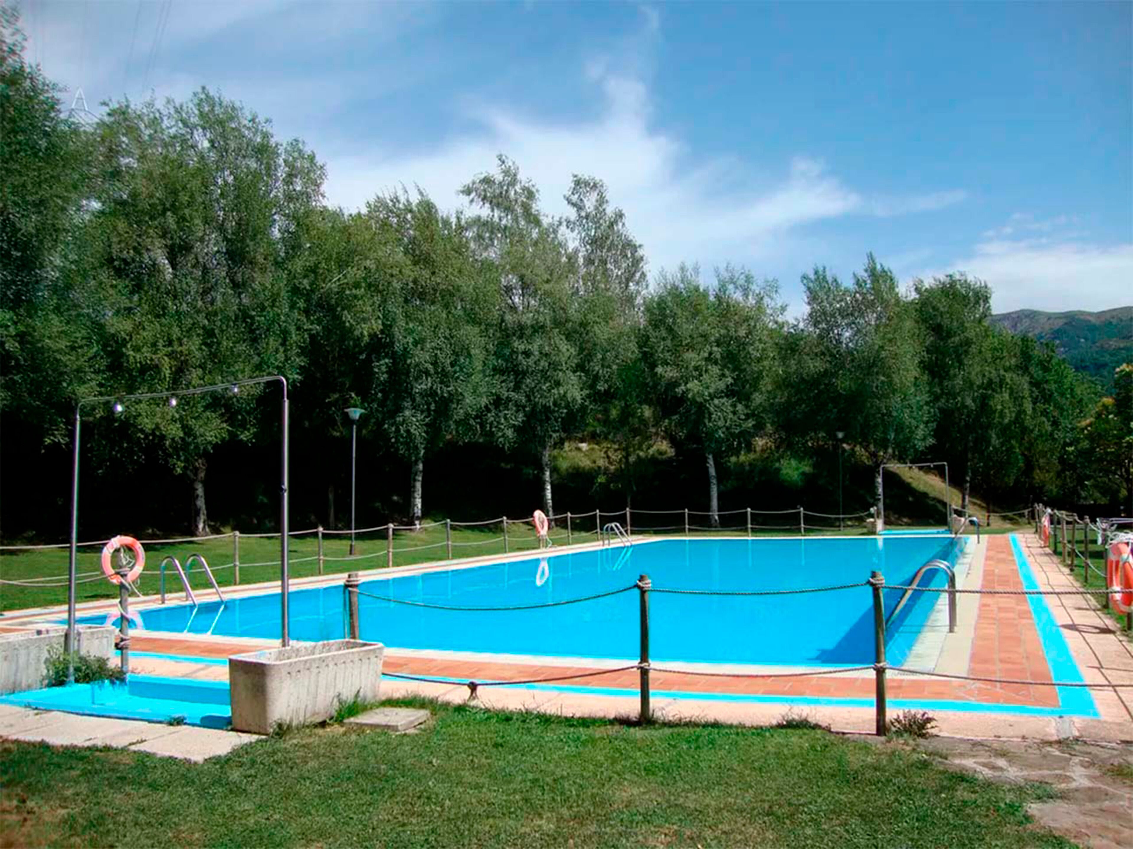Seasonal outdoor pool