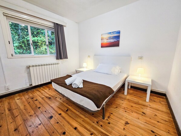 1 bedroom, individually decorated, individually furnished