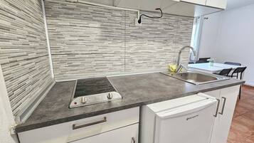 Apartment, 3 Bedrooms (5 pax) | Private kitchen | Full-size fridge, microwave, stovetop, cookware/dishes/utensils