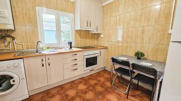 Apartment, 3 Bedrooms (8 pax) | Private kitchen | Full-size fridge, microwave, stovetop, cookware/dishes/utensils