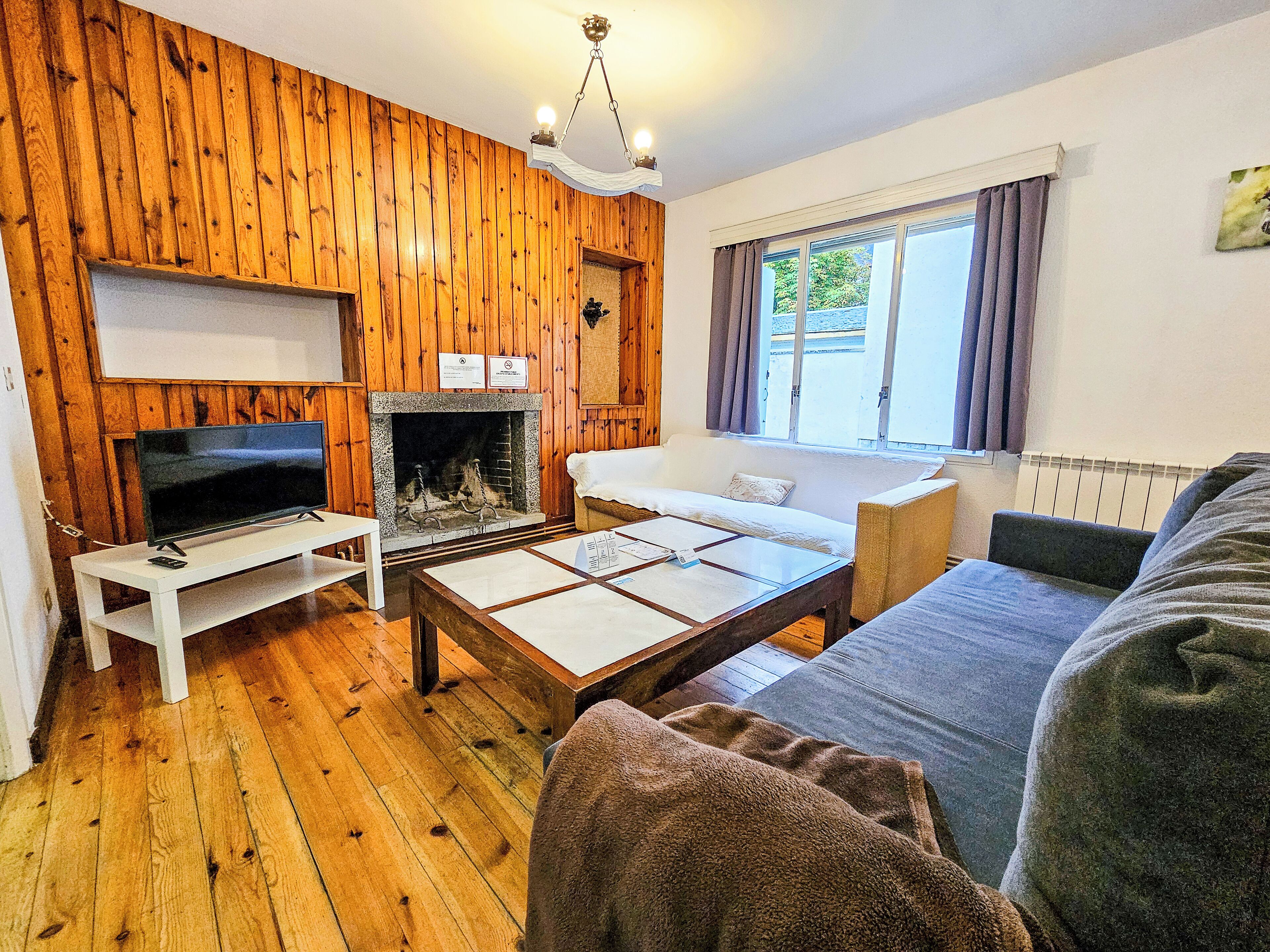 家庭木屋, 5 間臥室 | 起居區 | 平面電視