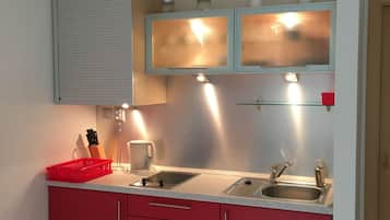 Deluxe Studio Suite, Kitchenette, Mountainside | Private kitchenette | Fridge, microwave, oven, stovetop