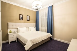 Suite, 1 soverom | Minibar, safe på rommet, skrivebord og ekstrasenger (mot et tillegg)