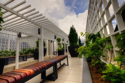 Play Residence at Golden Hills