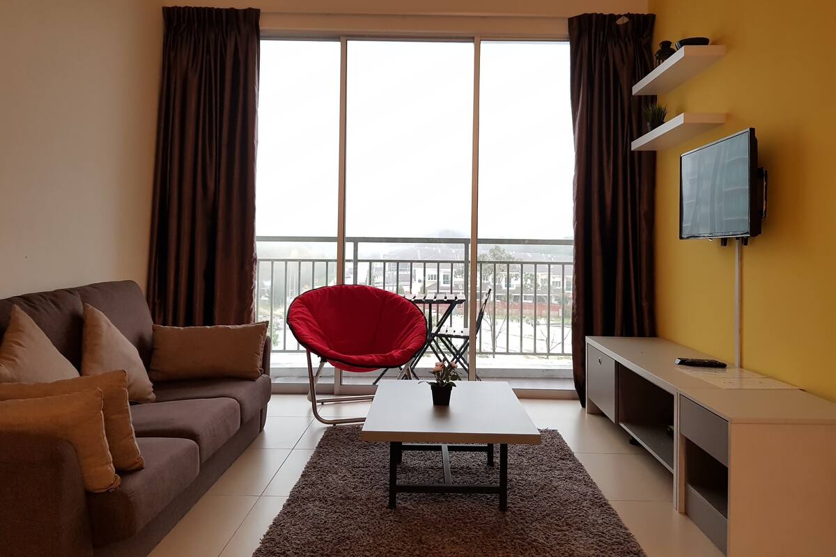 Family Apartment, 3 Bedrooms | Living area