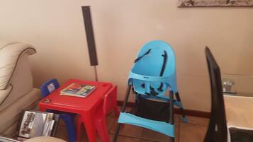 Executive Loft, 3 Bedrooms, Terrace, City View | Children’s theme room