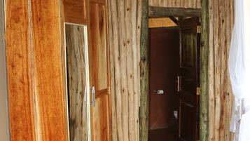 1 bedroom, premium bedding, desk, WiFi