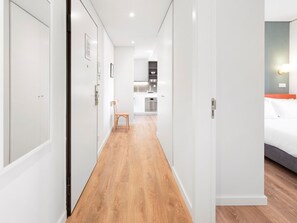 Two-Bedroom Apartment | Sengetøy av topp kvalitet, memory foam-senger, minibar og safe på rommet