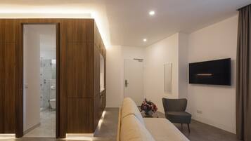 Premium Studio | Premium bedding, in-room safe, soundproofing, iron/ironing board