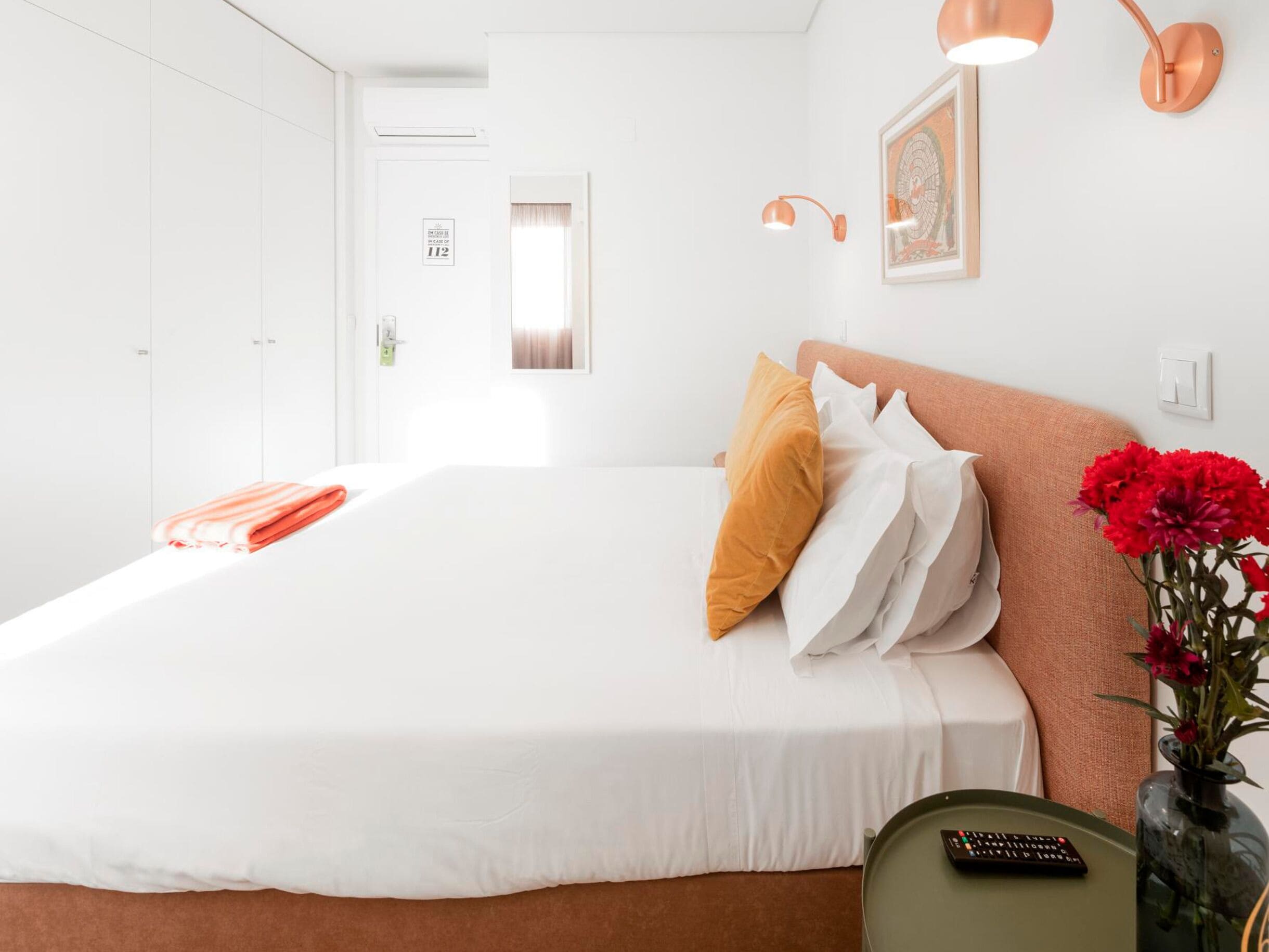 Studio | Hochwertige Bettwaren, Betten mit Memory-Foam-Matratzen, Minibar