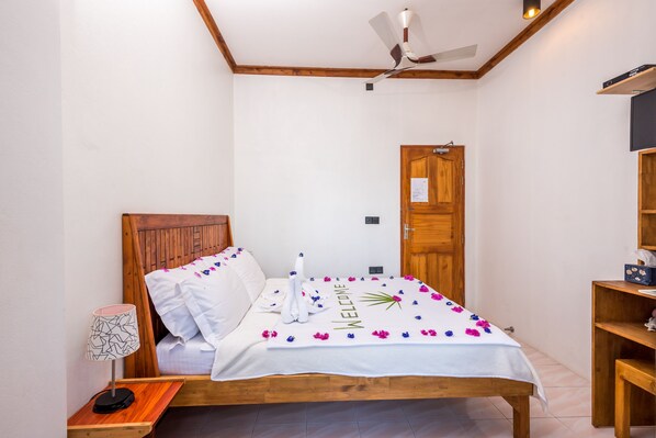 Double Room Beach Front Sea View | Ropa de cama de alta calidad y caja de seguridad en la habitación 