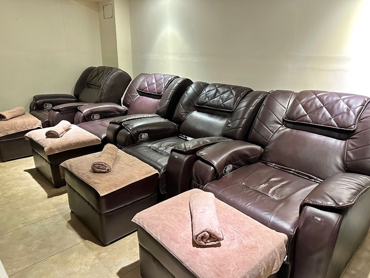 couples treatment room(s), sauna, hot tub, aromatherapy