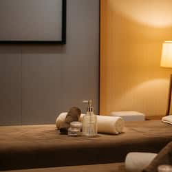 Couples treatment rooms, sauna, hot tub, aromatherapy