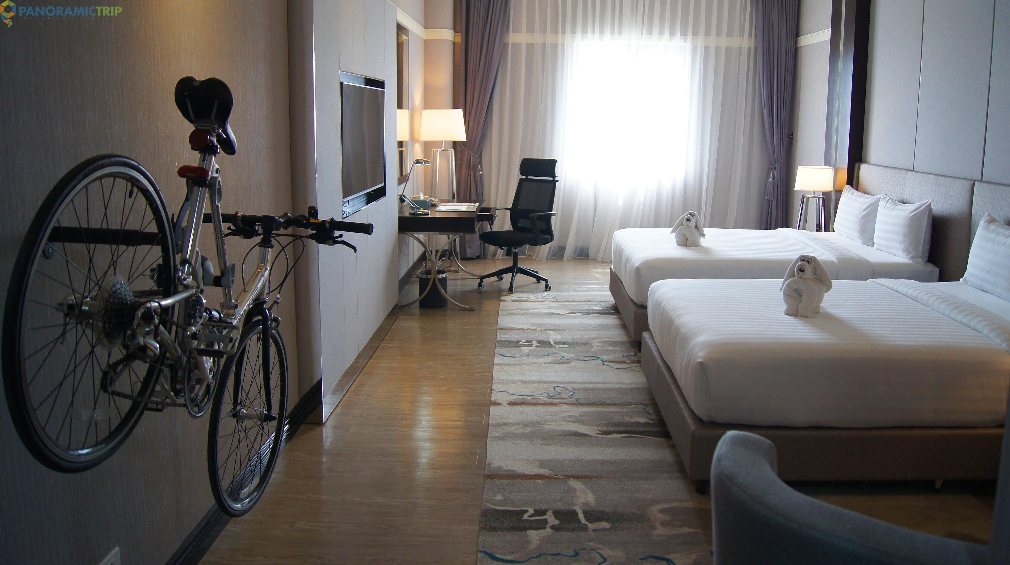 Minibar, in-room safe, desk, laptop workspace