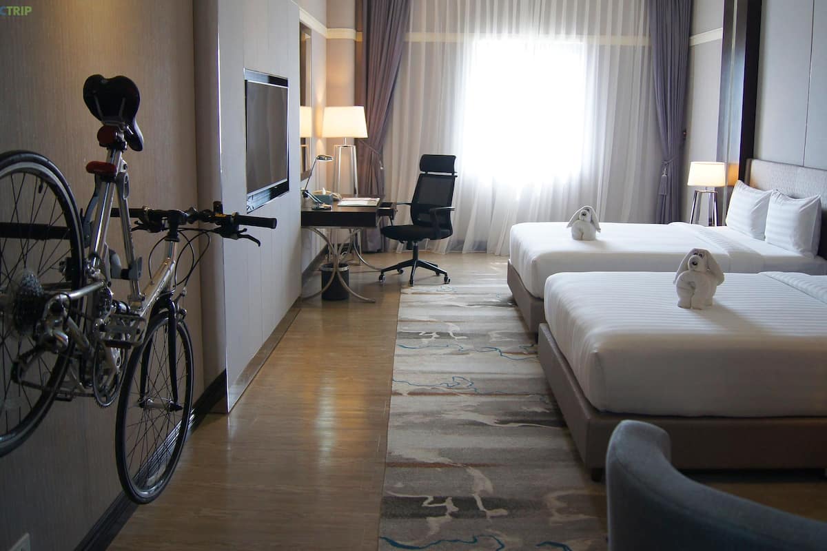 Minibar, in-room safe, desk, laptop workspace