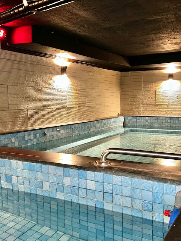 Behandlungsräume für Paare, Sauna, Whirlpool, Aromatherapie