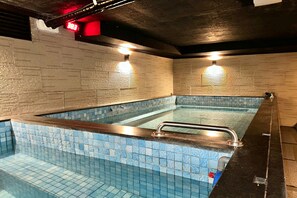 Bilik rawatan pasangan, sauna, tab panas, aromaterapi, urut tuaman batu 