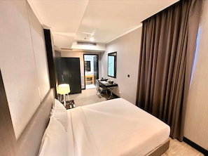 Standard Room, 1 Queen Bed | Minibar, in-room safe, desk, laptop workspace - Le Charmé Suites (Olongapo)