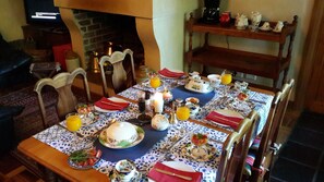 Free daily local cuisine breakfast - 10 Alexander B&B (Stellenbosch)