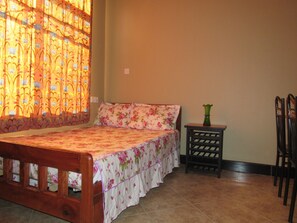 Quarto casal standard | Ferros/tábuas de passar roupa, Wi-Fi (sobretaxa)