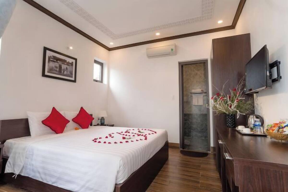Minibar, in-room safe, desk, blackout curtains