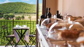 Petit déjeuner buffet compris