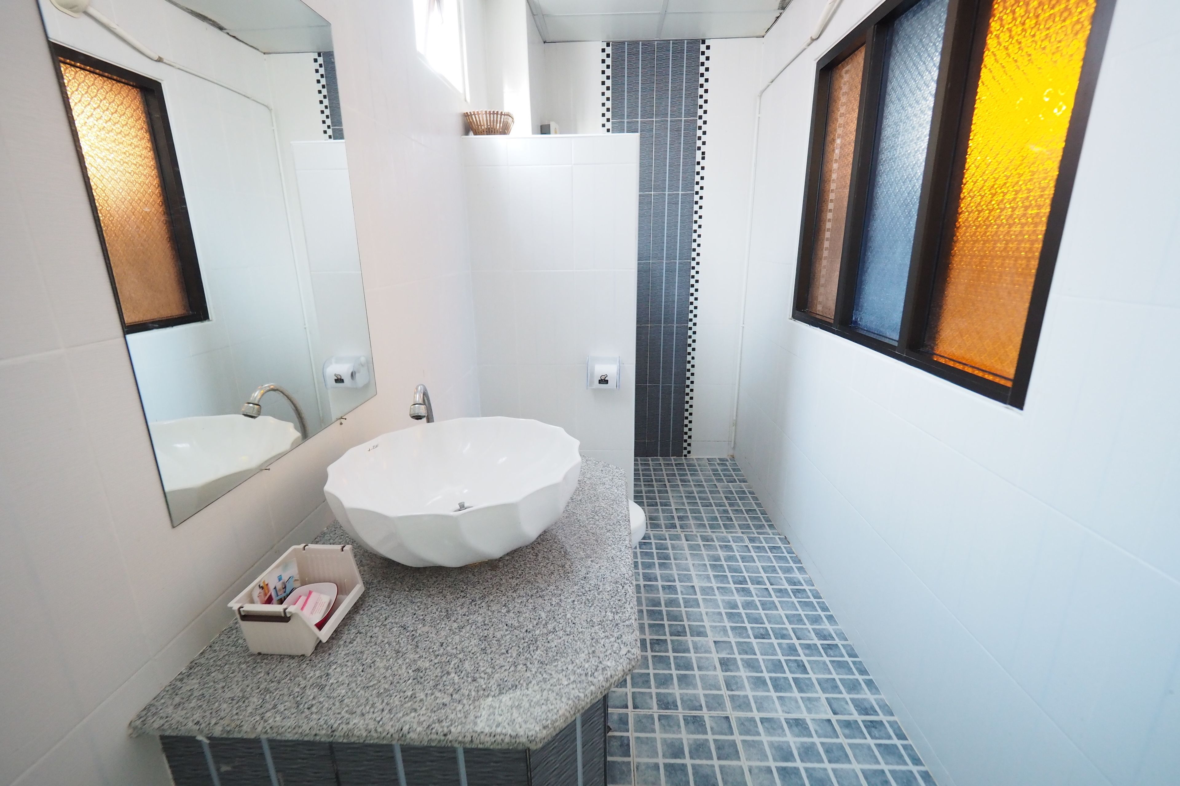 Bathroom sink