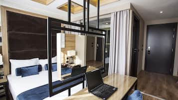 Junior Suite | Living area | Flat-screen TV