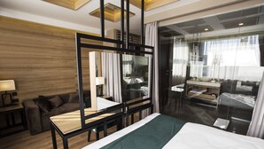 Sengetøy av topp kvalitet, minibar, safe på rommet og lydisolert