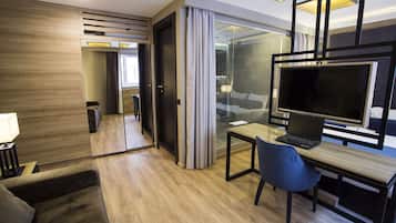 Deluxe Suite | Living area | Flat-screen TV