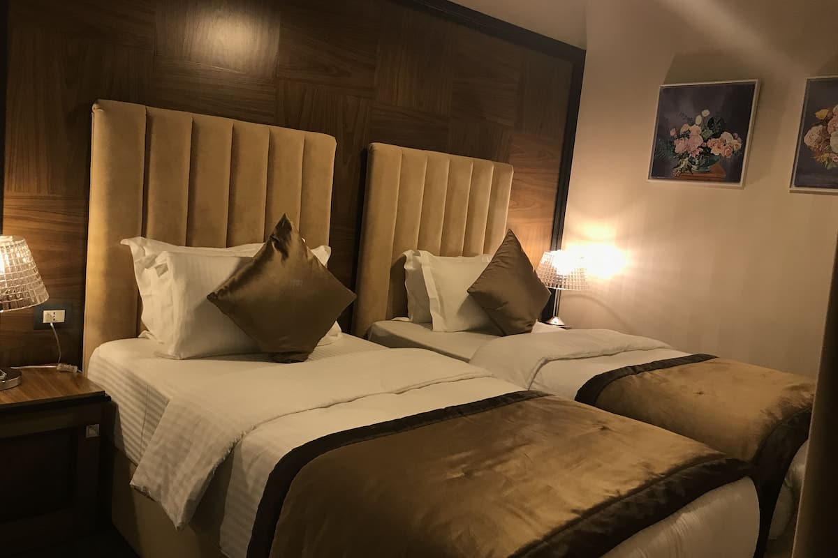 deluxe twin room, accessible, park view | 1 bedroom, in-room safe, desk, soundproofing