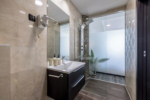Bathroom - Sea View Luxury Rooms Seven of Nine (Split)