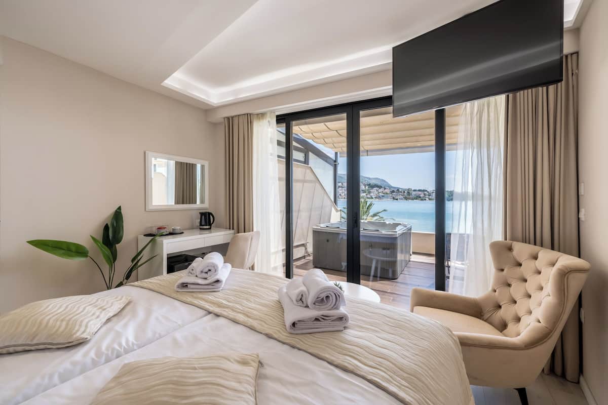 Habitación exclusiva, para no fumadores, vista al mar | Ropa de cama de alta calidad y caja de seguridad en la habitación