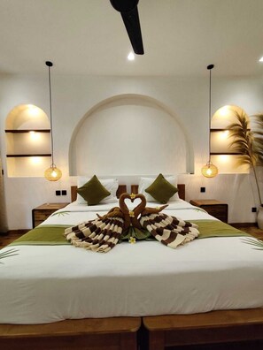 Deluxe Room, Poolside