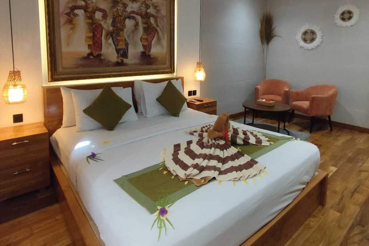 Honeymoon Suite | Premium bedding, minibar, in-room safe, desk