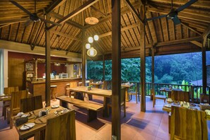 Bar (en la propiedad)