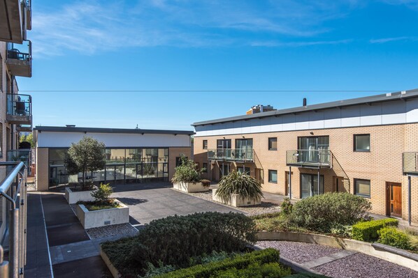 Courtyard - Giant SA Wellwood Street (Belfast)