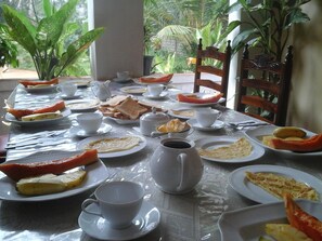 Food and drink - Pura Sanda Villa (Inamaluwa)