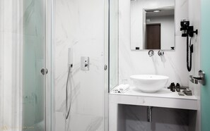Chambre Triple Standard | Salle de bain