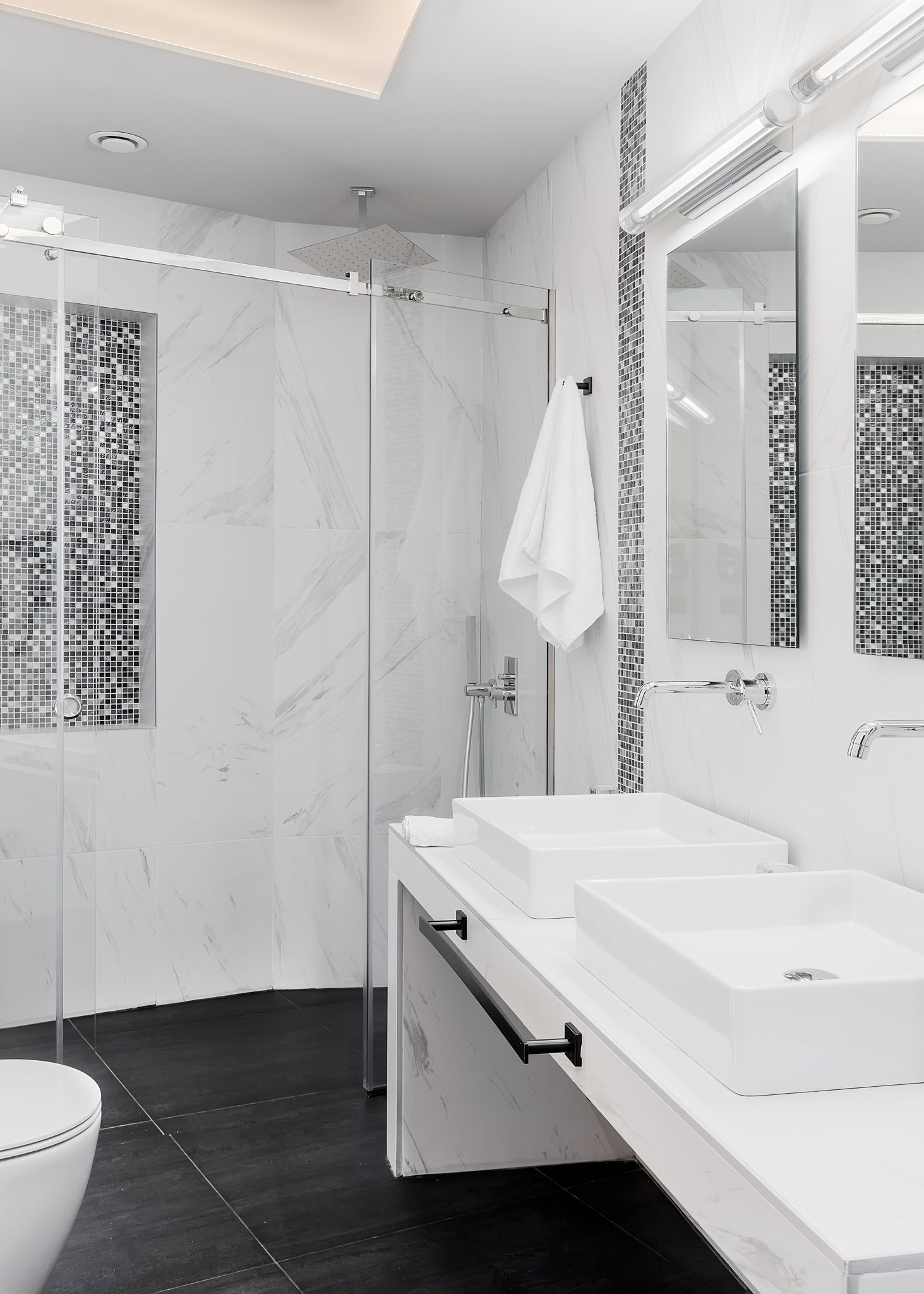 junior suite, balcony | bathroom | shower, free toiletries, hair dryer, bathrobes