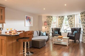 Living area - Giant SA Eglantine Lodge (Belfast)