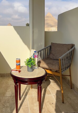 Habitación Deluxe con 2 camas individuales, balcón, vistas al desierto | Sábanas de algodón egipcio, ropa de cama de alta calidad, minibar