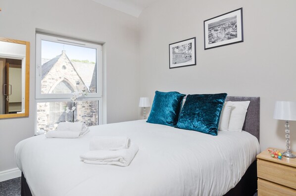 شقة عادية - سرير مزدوج مع أريكة سرير | 1 غرفة نوم ومكواة/لوح كي وأسرّة أطفال/رضّع (مجانًا) وواي فاي مجانًا