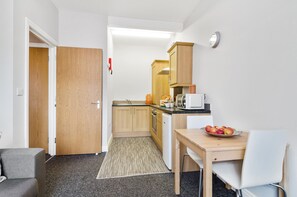 Lägenhet Standard - 1 dubbelsäng med bäddsoffa | Eget kök | Kylskåp, mikrovågsugn, ugn och spishäll