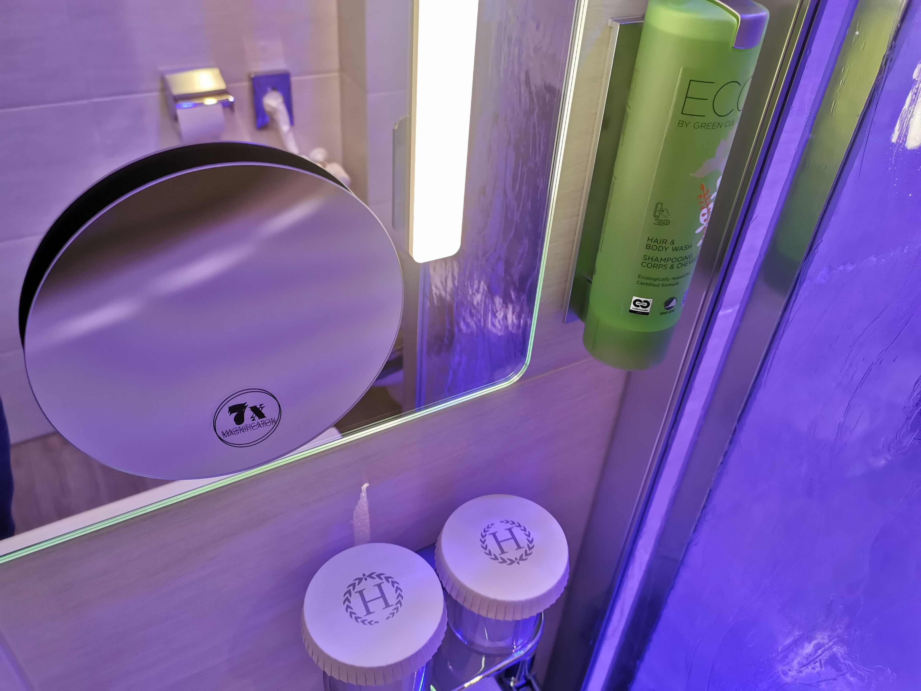 rainfall showerhead, hair dryer, towels